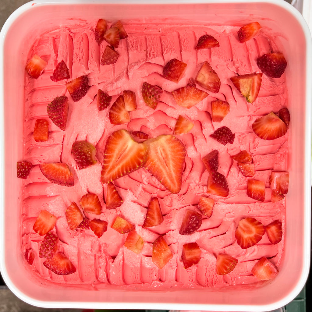Fresa Leche Ice Cream Buckets 3 Gallons